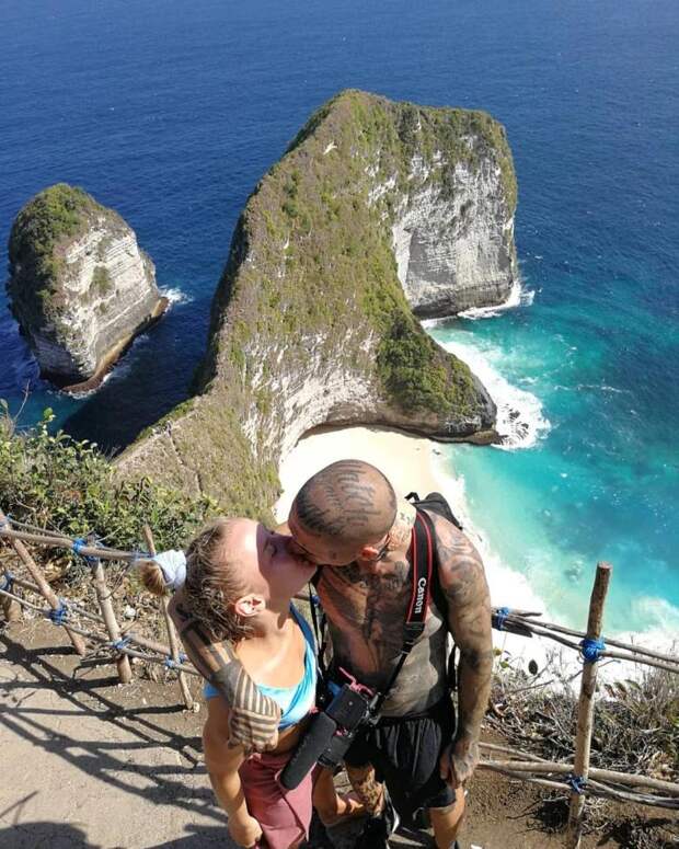 Молодожены попросили интернет-сообщество профинансировать их путешествие в Африку, потому что они сами на хотят работать