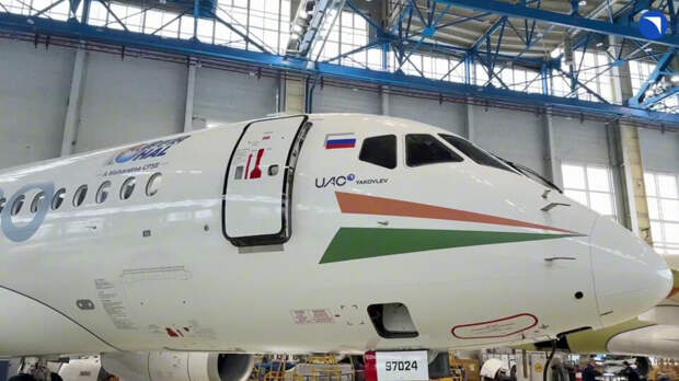 ОАК впервые покажет салон импортозамещенного Superjet на выставке в Индии