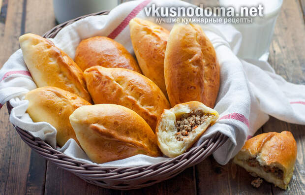 Пирожки домашние с капустой и с мясом