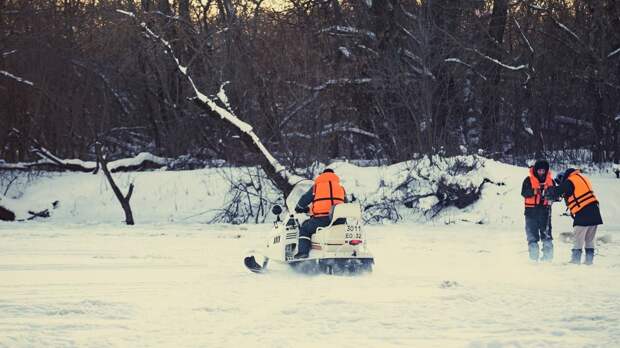 Десятые сутки ищут провалившихся под лед детей в Брянске