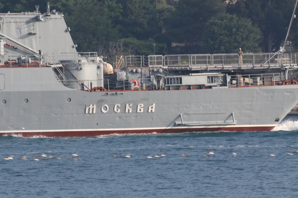 "Москва" и "Адмирал Эссен" проходят Проливы