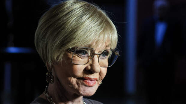 «Для меня он здесь»: почему 83-летняя Вера Алентова так и не тронула кабинет мужа после его смерти?