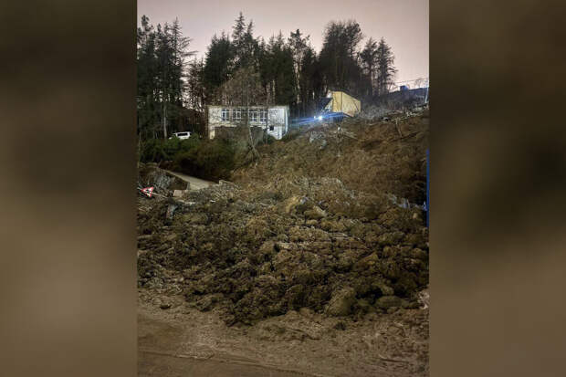 В Сочи сошел оползень и перекрыл дороги