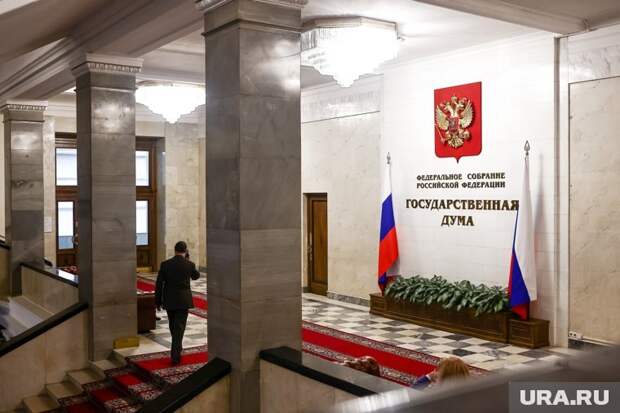 По мнению депутата ГД Кузнецова, рабочие мигранты должны приезжать в Россию исключительно вахтовым методом, без семей, детей и жён. Фото: Владимир Андреев © URA.RU