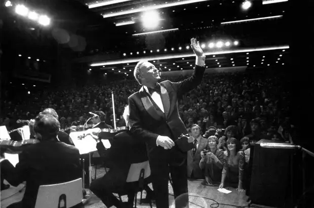 Frank Sinatra ( )     