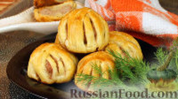Фото к рецепту: Мясные шарики в слоёном тесте