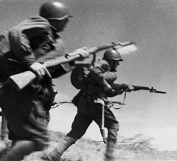 Красная Армия атакует, 1941 © Макс Альперт Source: Sputnik