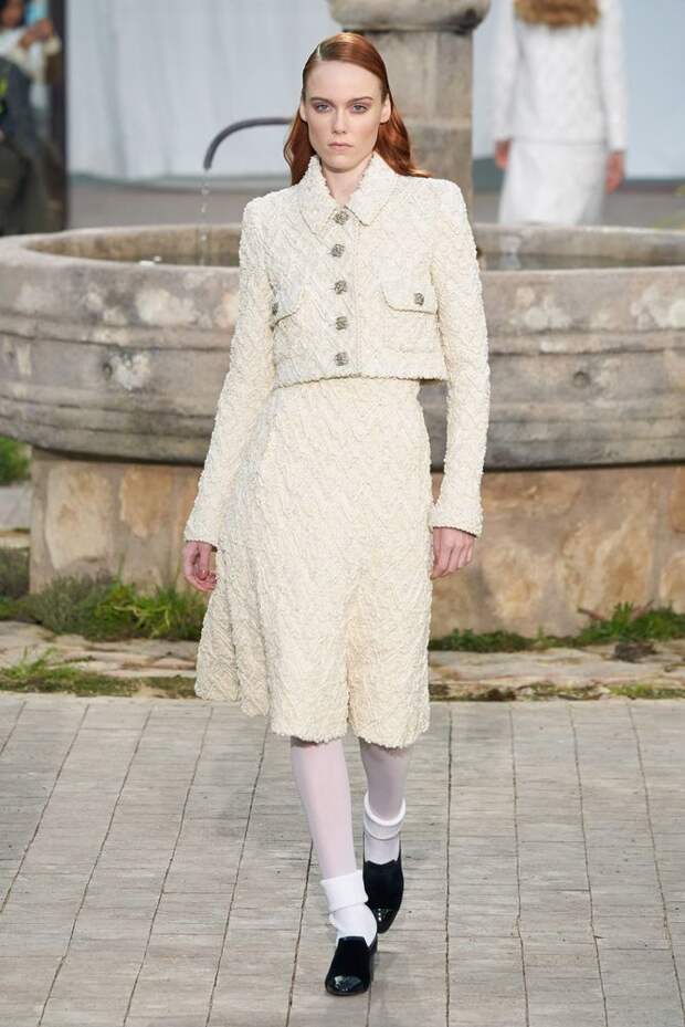 «Школьное» настроение в мире высокой моды: ТОП-30 утончённых образов из новой весенне-летней коллекции Haute Couture Chanel 2020