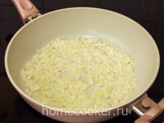 Жюльен с курицей и грибами Obzharivaem luk 2 300x225 Жюльен с курицей и грибами