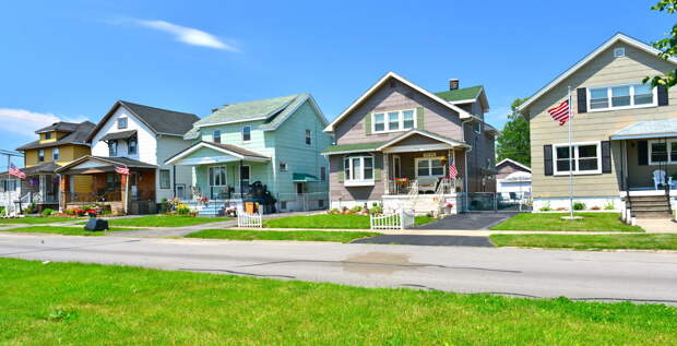 Российский тревел-блогер объяснил отсутствие высоких заборов у домов в США