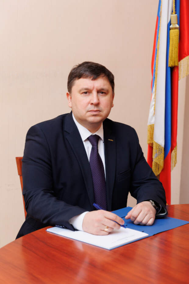 Следователи задержали заместителя главы Петродворцового района Попова