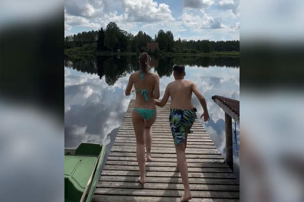 Актриса Агата Муцениеце выложила видео в купальнике