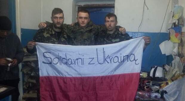 Поляк, устроивший скандал на ТВЦ, просит прощения, одновременно оскверняя цвета Российского флага (видео)