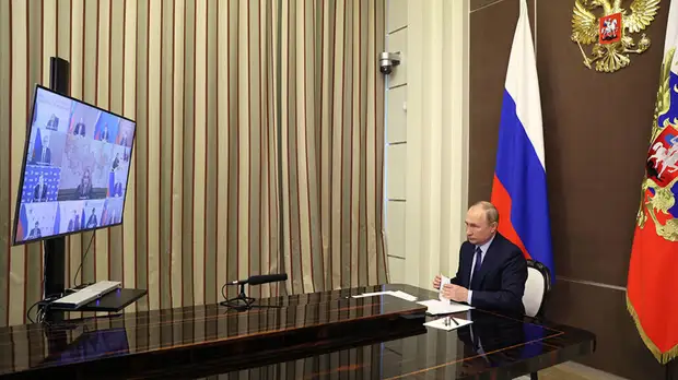 «Никаких ощущений не было»: Путин ревакцинировался «Спутником Лайт» и назальной вакциной