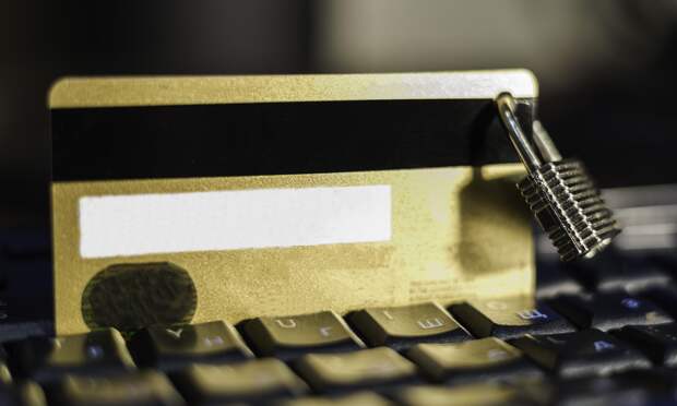 Более миллиона рублей за сутки: в Архангельске мошенники обманули двух студентов