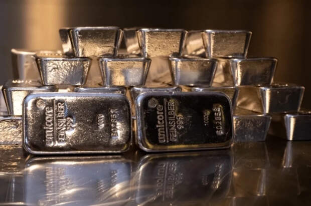 Биржевая цена на серебро в мире обновила рекорд выше $94 за тройскую унцию