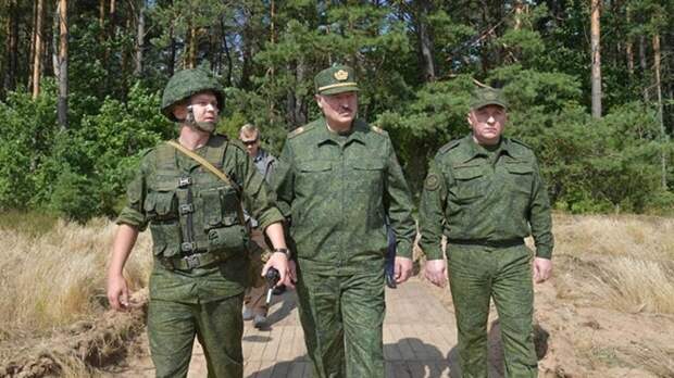 Лукашенко потребовал реагировать на нарушения границы без предупреждений