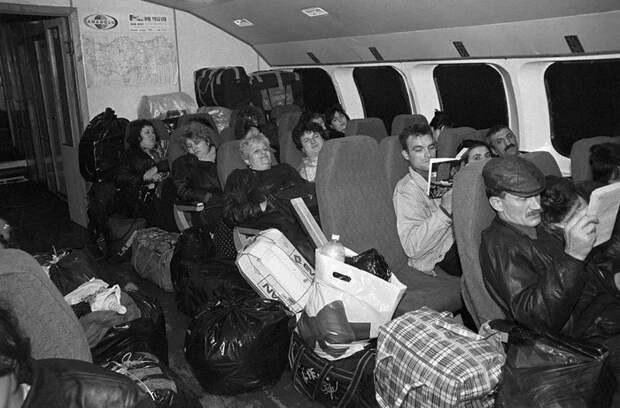 Интересные фотографии 90 -х (часть 29) 90-е, Детство 90-х, Ностальгия, Фотография, Подборка, Знаменитости, Россия, Эпоха, Жан-Клод Ван Дамм, Блестяще, Жанна Фриске, Шура, Линда, Макс Фадеев, Игорь Николаев, Катя Лель, Ирина Салтыкова, Городок, Афганцы, Длиннопост