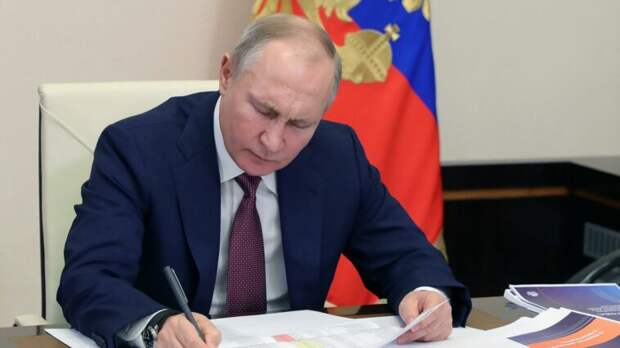 Путин наградил Орденом Почета главу КЧР Рашида Темрезова
