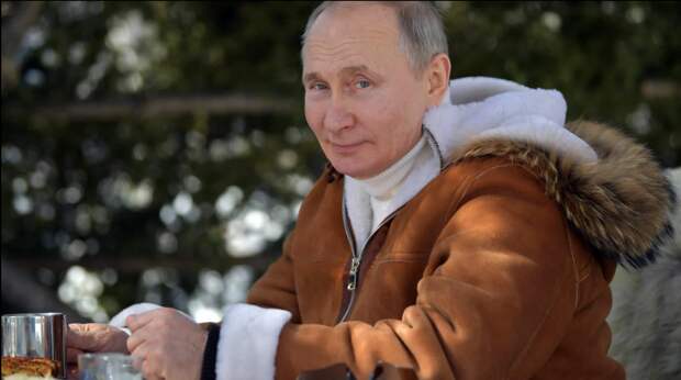 Путин и Шайгу в тайге умучили черную собаку...