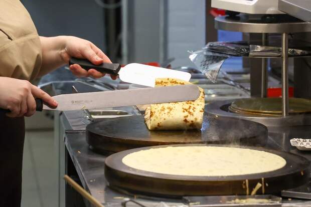 Диетолог Дианова посоветовала есть не больше двух блинов в день