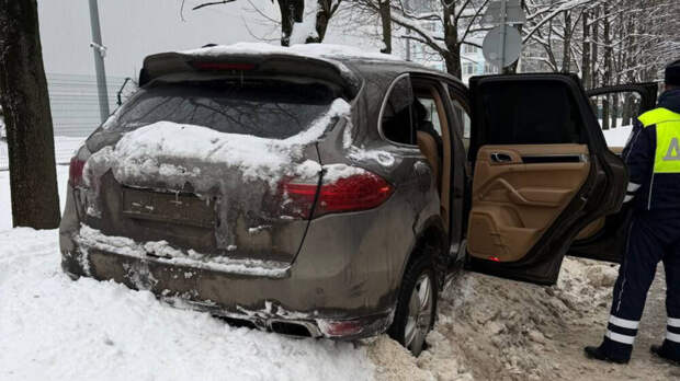 В Подмосковье арестовали водителя Porsche Cayenne, наехавшего гаишнику на ногу