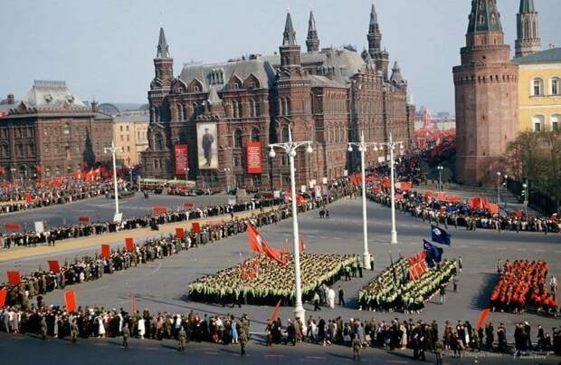 Парад возле стен Кремля СССР, фото, это интересно