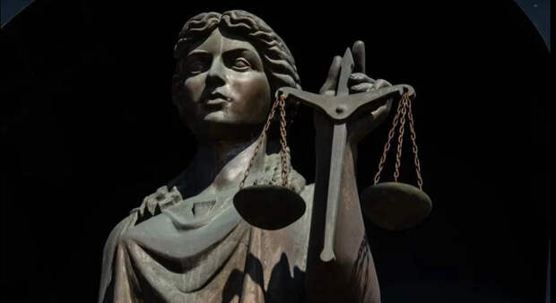 Экс-ректор вуза Владивостока основал ОПГ и попал под суд