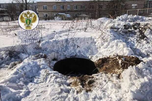 В Смоленской области мальчик провалился в люк и просидел в нем шесть часов