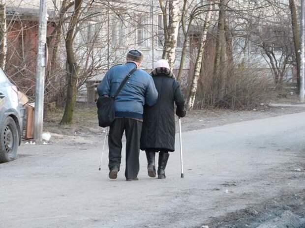 В Петербурге мошенники выманили у трех пенсионеров более 11 миллионов рублей