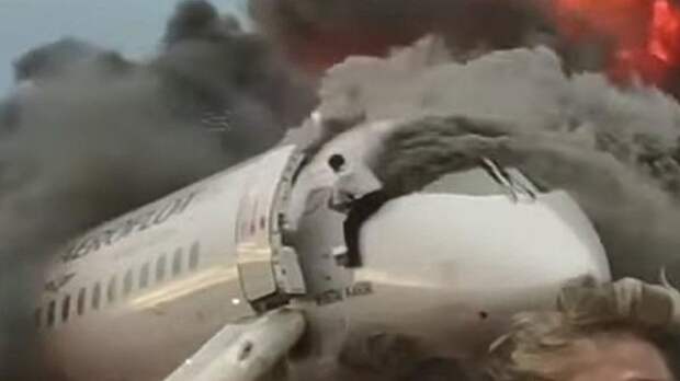 Пилоты сгоревшего в «Шереметьево» SSJ-100 отстранены от полетов