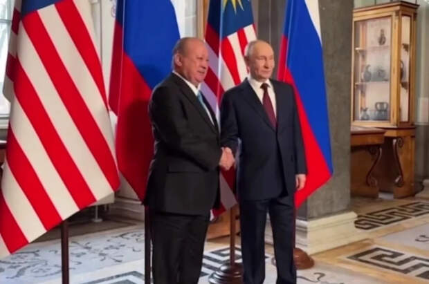 Путин и Ибрагим продолжили общение за рабочим завтраком в Зимнем дворце