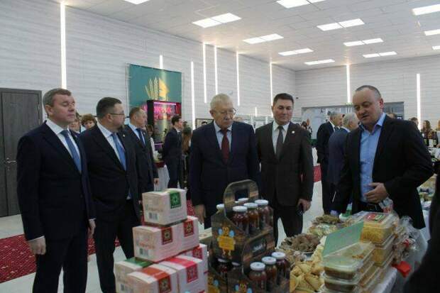 Депутатлар Алексеевск районында яңартыла торган мәдәният йортын һәм ЗАГС бинасын карады