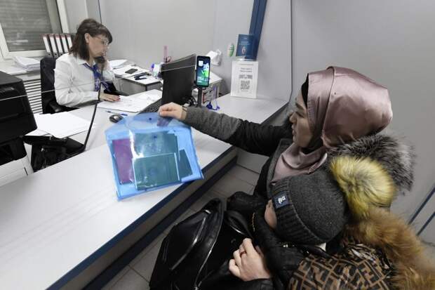 ГД в I чтении одобрила закон о выезде из РФ детей иностранцев в 18 лет