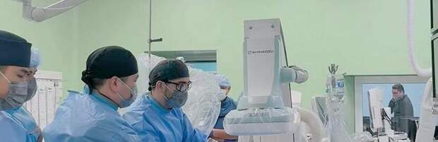 В Алматы пожилым пациентам заменили клапан сердца без наркоза