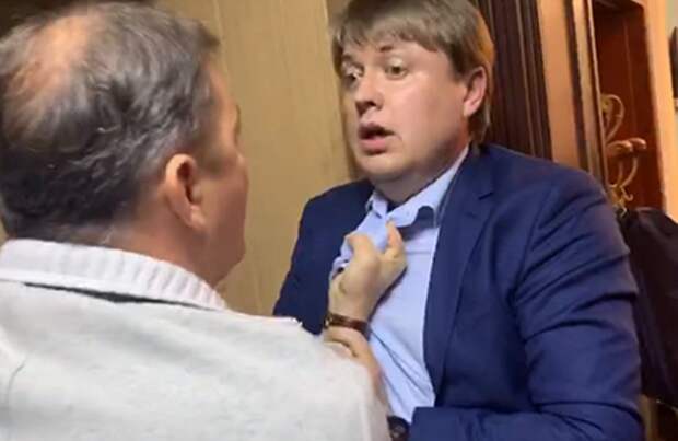 Экс-депутат Рады напал на представителя Зеленского