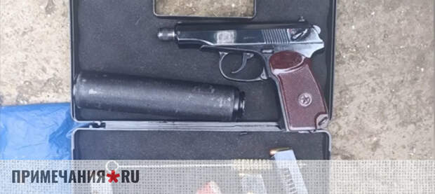 Покупателя и двух продавцов пистолета с глушителем задержали в Крыму