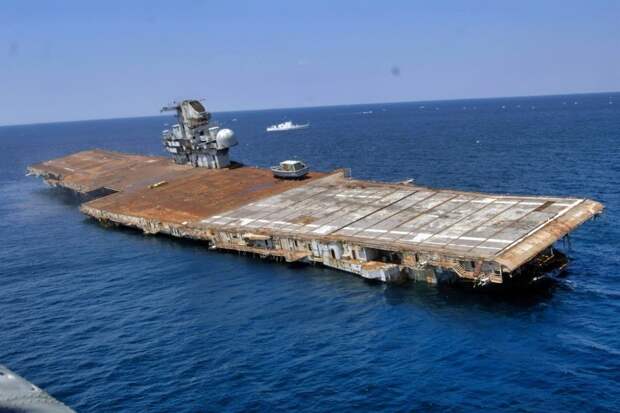 19FortyFive: США топят свои корабли на учениях в качестве предупреждения РФ и КНР