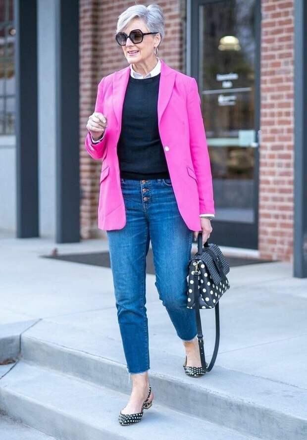 Для множества женщин Эвелина Хромченко – это, прежде всего, эксперт из передачи «Модный приговор». Передача была посвящена преображению женщин и имела довольно высокие рейтинги.-4