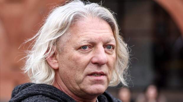 Вышел из бара и упал: Mash выяснил детали смерти режиссера Олейникова