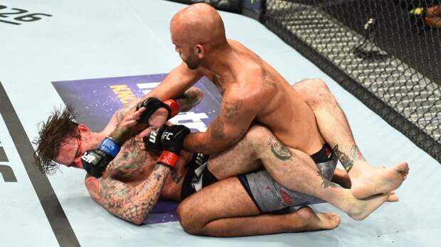 Mike Jackson punches CM Punk during UFC 225