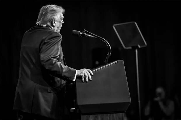 Трамп в Давосе: Швейцарию обогатили деньги из США, а сейчас я мог бы её разорить