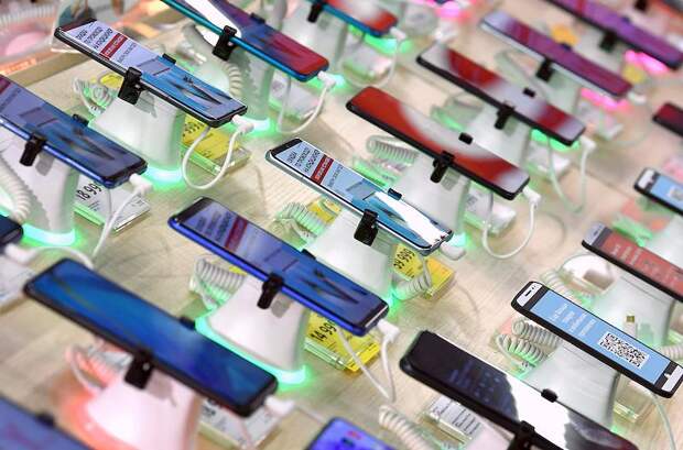 Названы самые подорожавшие смартфоны