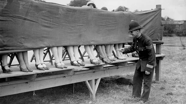История одной фотографии: конкурс красоты женских ног 30-х годов