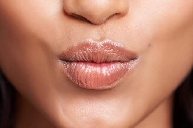 9 секретов макияжа, которые позволят выглядеть значительно моложе