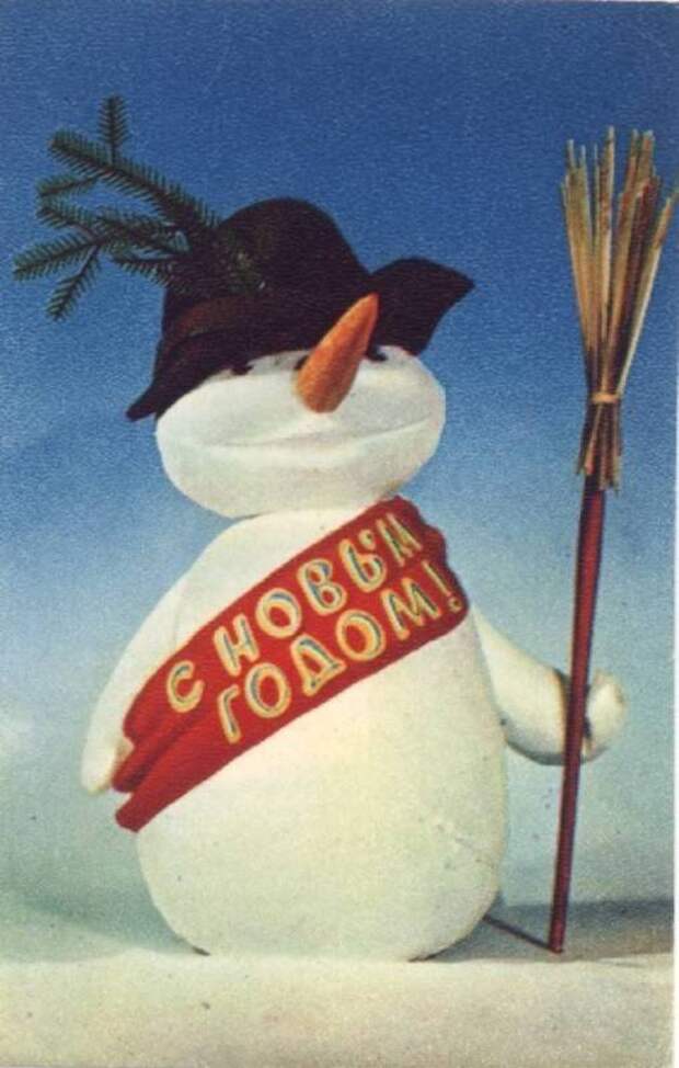 Новогодние снеговики на открытках создают праздничное настроение