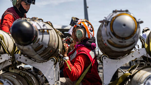 США и Израиль атаковали иранский остров Харк