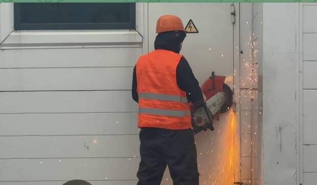 Властям Петербурга разрешили продолжить снос ТЦ у метро «Приморская»