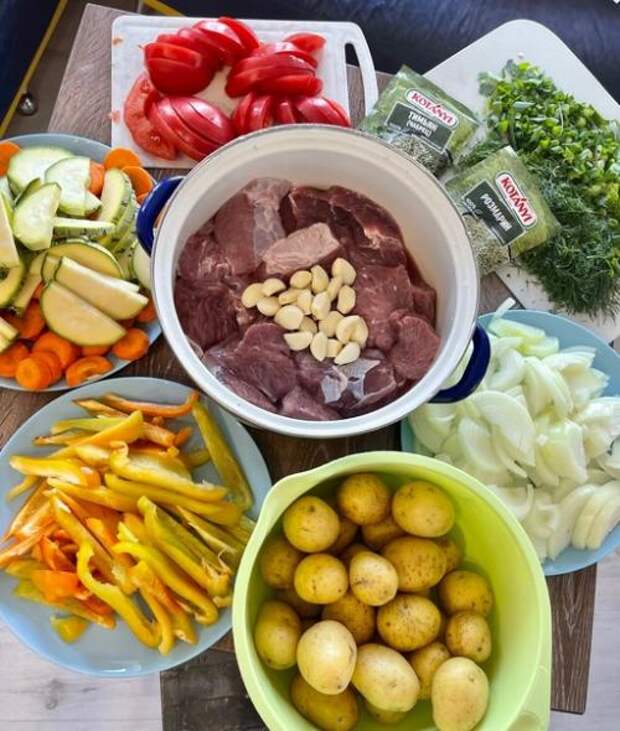 В свободное время, я люблю всех побаловать вкусными блюдами. 01