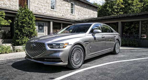 Традиционные ценности. Тест-драйв Genesis G90